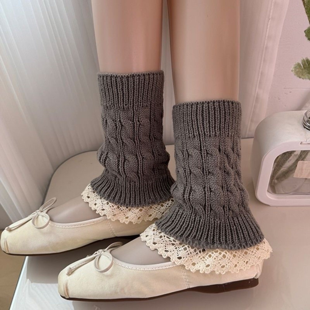 ヴィンテージ風のレースフリルが施されたニットレッグウォーマー - Boot Sock Slouchy のレビューと価格